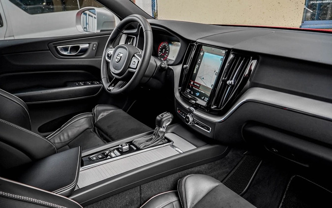 Volvo XC 60 cena 133900 przebieg: 112000, rok produkcji 2018 z Sławno małe 781